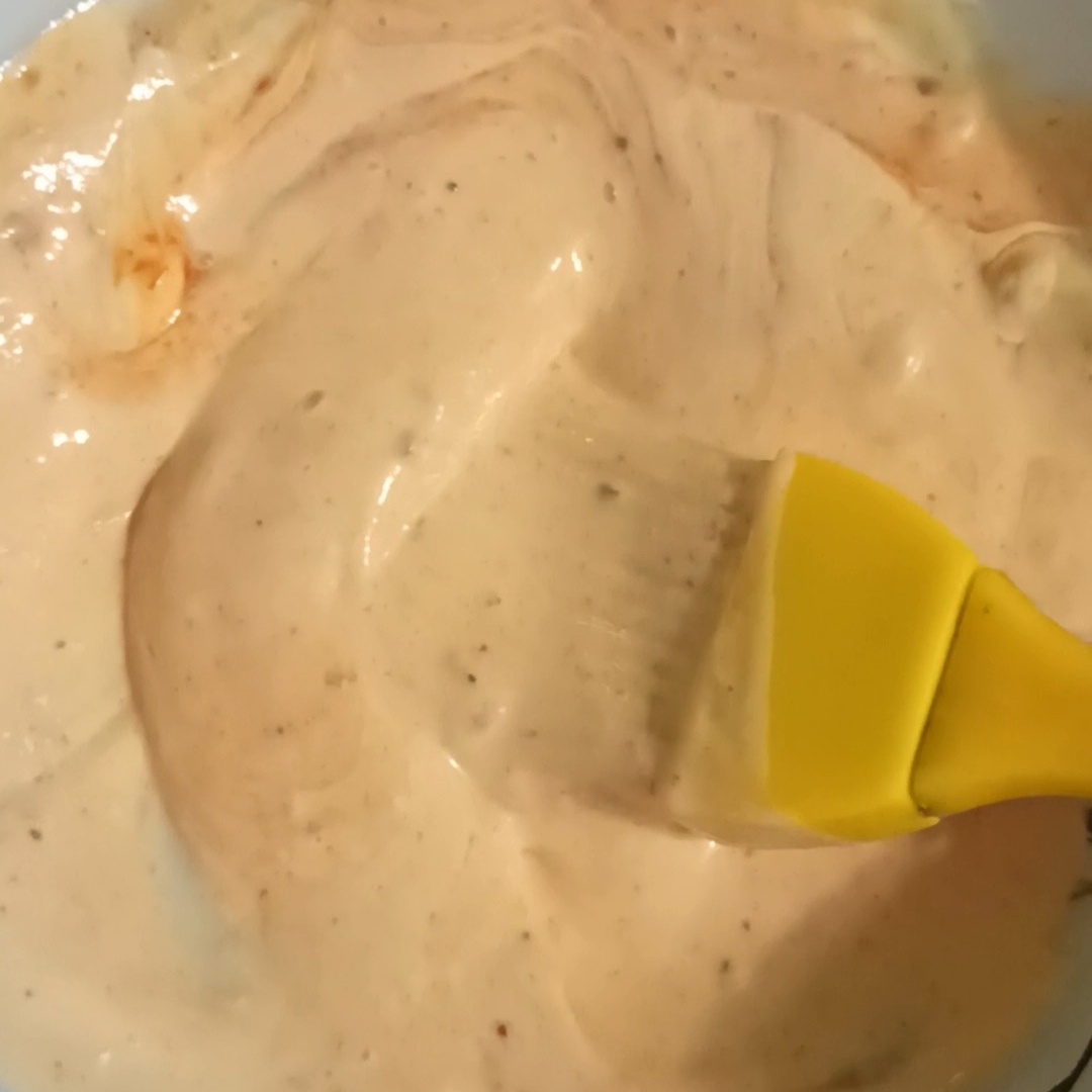 Смешаем майонез, горчицу, кетчуп