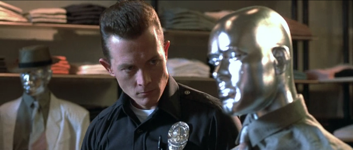 Т-1000 на долю секунды испугался, что он не один такой, но не подал вида (кадр из фильма «Терминатор 2: Судный день»)