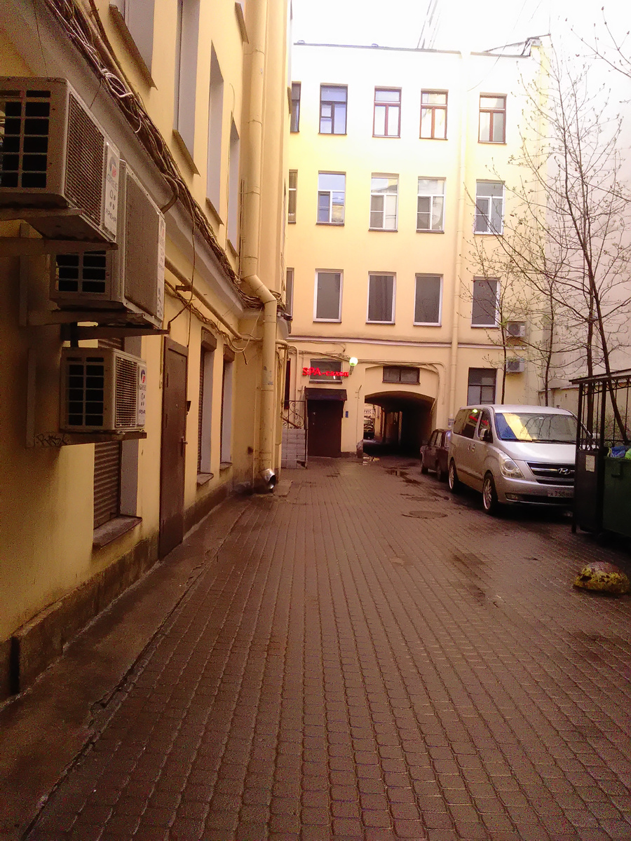 двор - колодец. 