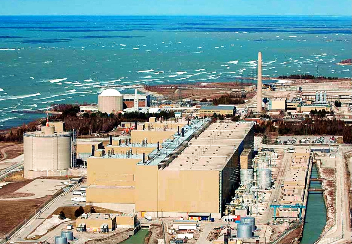 Самая большая атомная станция. АЭС Брюс. Атомная станция Брюс. Атомная станция Брюса Канада. АЭС Онтарио.