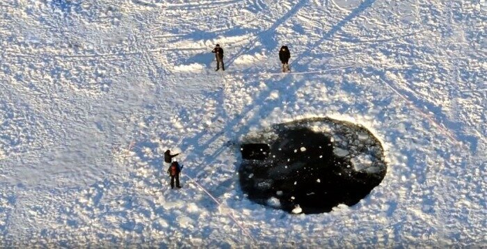 Полынья в озере Чебаркуль от падения челябинского метеорита