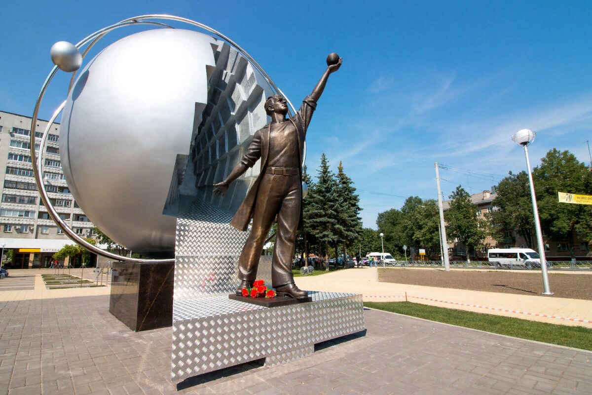 Памятник энергетикам в Обнинске. 