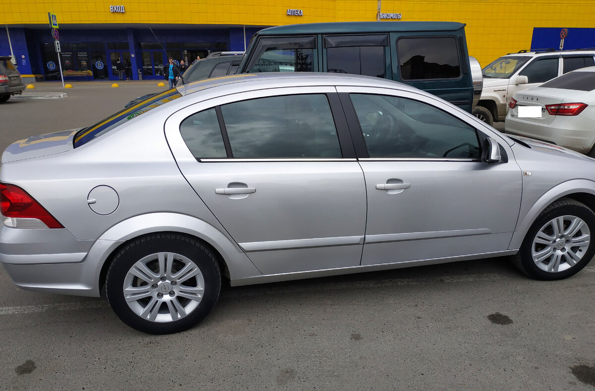 Opel Astra H, седан, 2009 г.