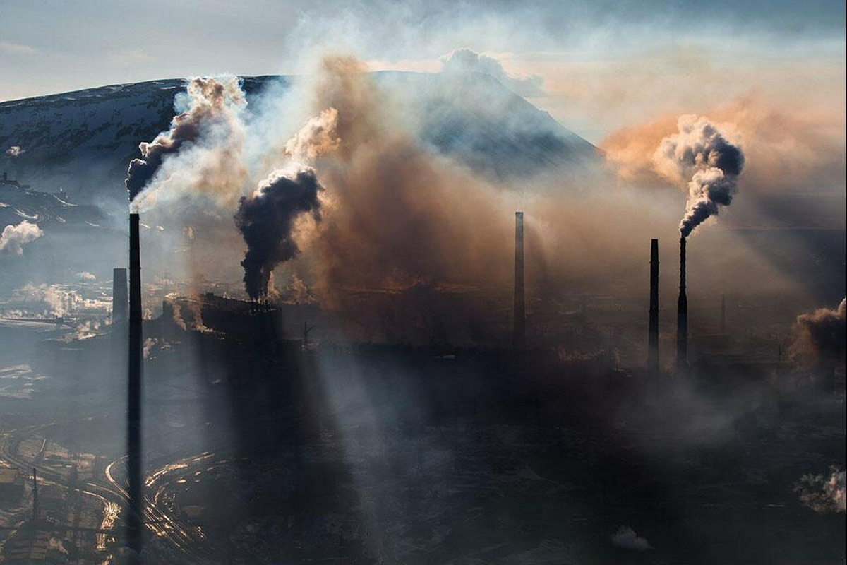 Ecology russia. Норильск загрязнение воздуха Норильский никель. Режим черного неба Новокузнецк. Норильск никель загрязнённость атмосферы. Экология в России самых загрязненных городов  Норильск.