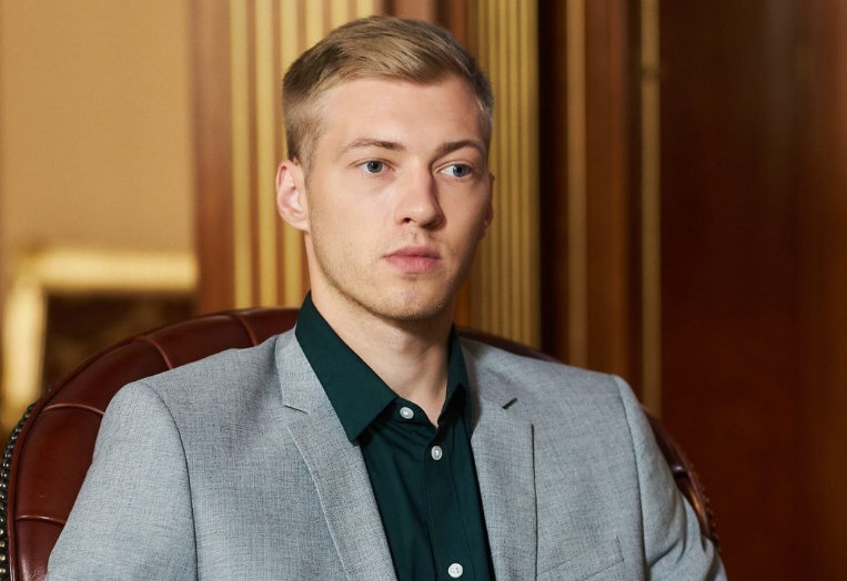 кадр из фильма «Поговори с ней»