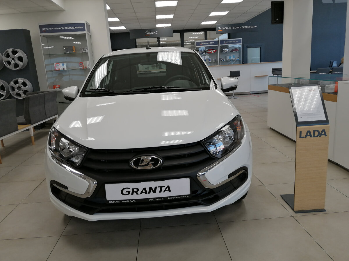 Моя Лада Гранта в салоне год назад. Фото Светы Давыдовой