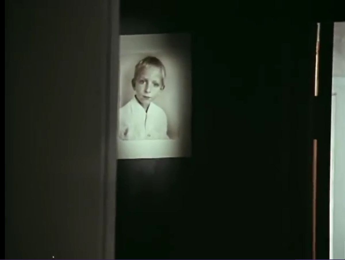 Единственный флэшбэк в фильме. Отсылка к исходной травме