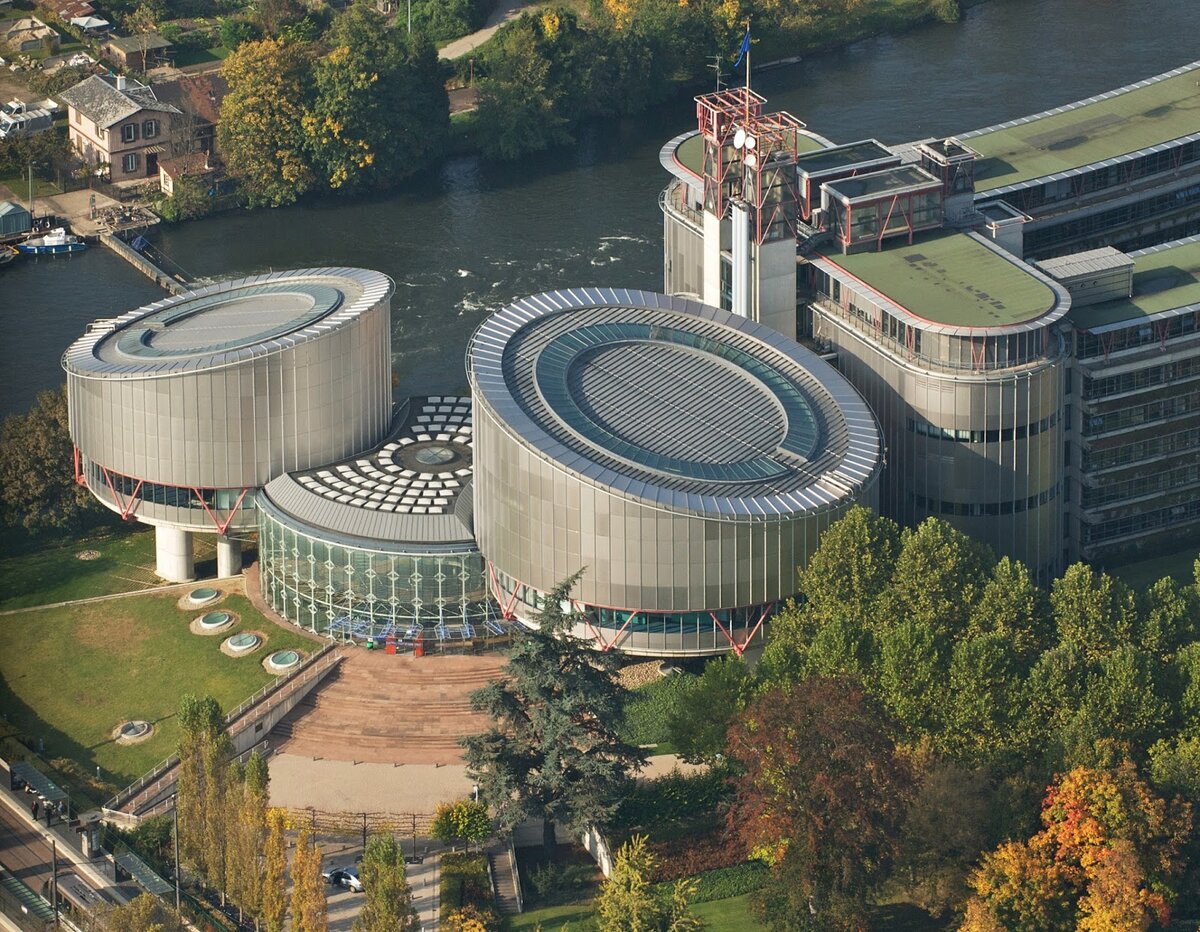 Вот такое красивое здание ЕСПЧ