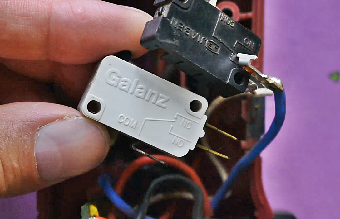 С микроволновки вроде вытащил кнопку