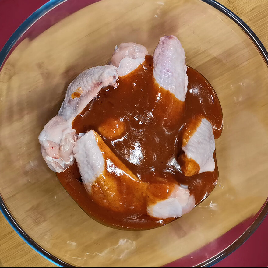 Куриные крылышки у меня получаются сочные, с румяной корочкой. Показываю, как я их готовлю с картошкой в духовке