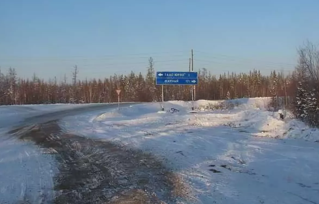 Вода в советском районе. Зимник Верхнемарково Таас-Юрях. Таас Юрях деревня. Автозимник тас-Юрях Верхнемарково. Поселок тас Юрях Якутия.