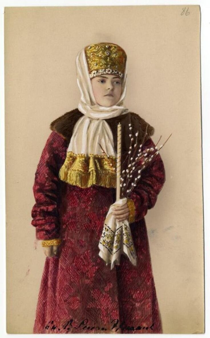 Женщина в народном костюме Тверской губернии