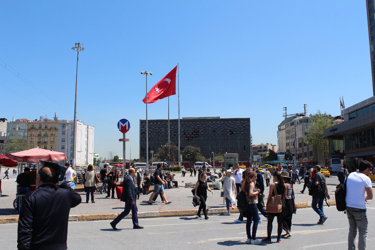 Площадь Таксим в Стамбуле