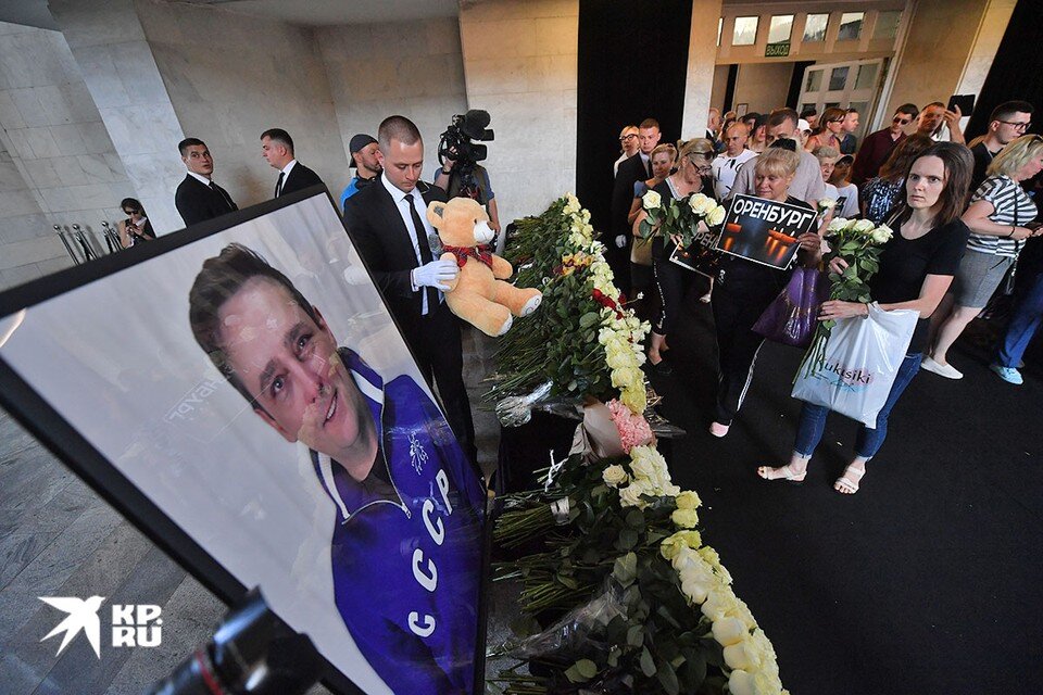     Юру Шатунова похоронили на Троекуровском кладбище. Иван МАКЕЕВ