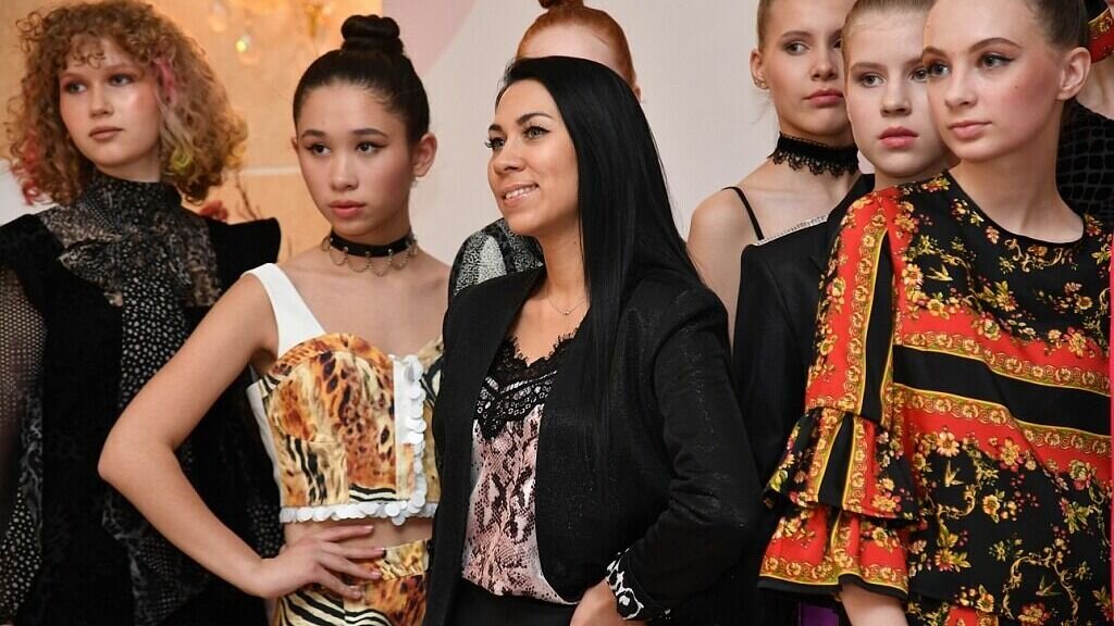    В течение двух месяцев профессиональные фотографы, стилисты, визажисты и дизайнеры работали со всеми желающими присоединиться к модельной индустрии.