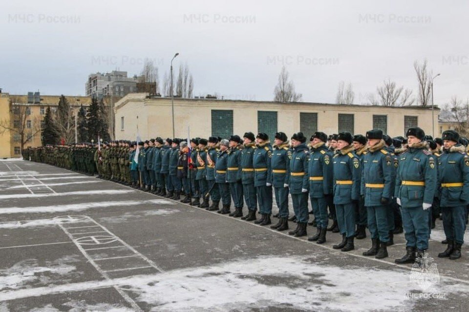     Участники парада проводят тренировки. Фото: ГУ МЧС России по Волгоградской области.