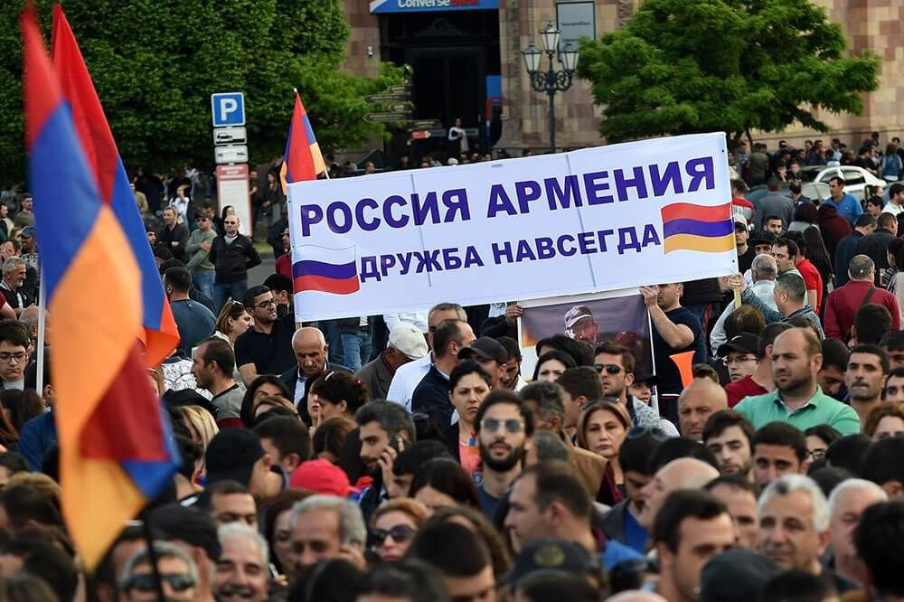 Армения против россии сегодня. Армяне в России. Россия Армения Дружба. Армяне и русские. Армения и Россия братья.