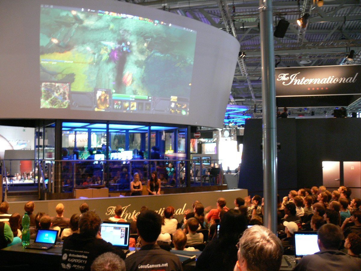 Это зал, в котором проходил первый чемпионат мира по DOTA2