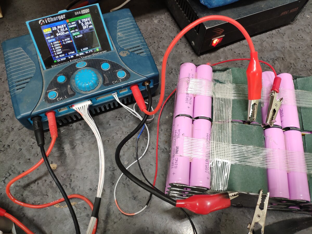 Балансировка аккумулятора электросамоката. Оборудование для ремонта аккумулятора. Аккумулятор kugoo m5. Балансировка аккумулятора электросамоката. Плата балансира на 48 в батарею электросамокат.