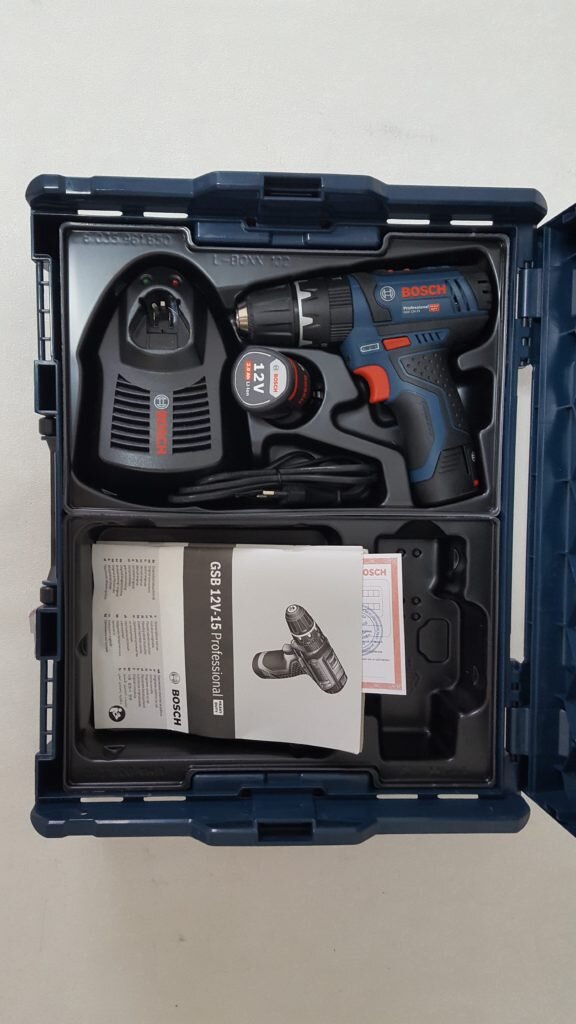 Так выглядит шуруповёрт BOSCH GSB 12V-15 в кейсе с документами и гарантией (полный комплект)