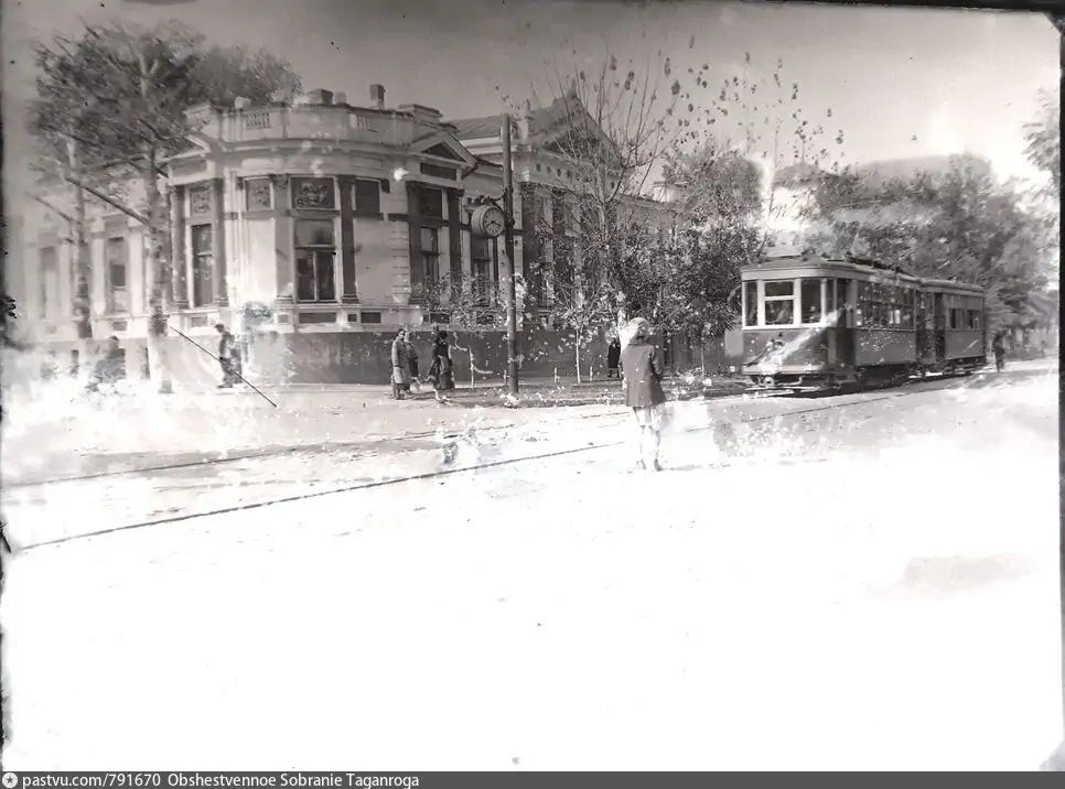 Современные уличные часы