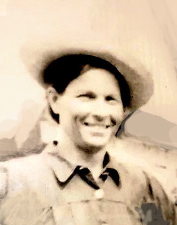 бабушка не любила фотографироваться, но какая женщина не захочет сделать фото в новой шляпе?