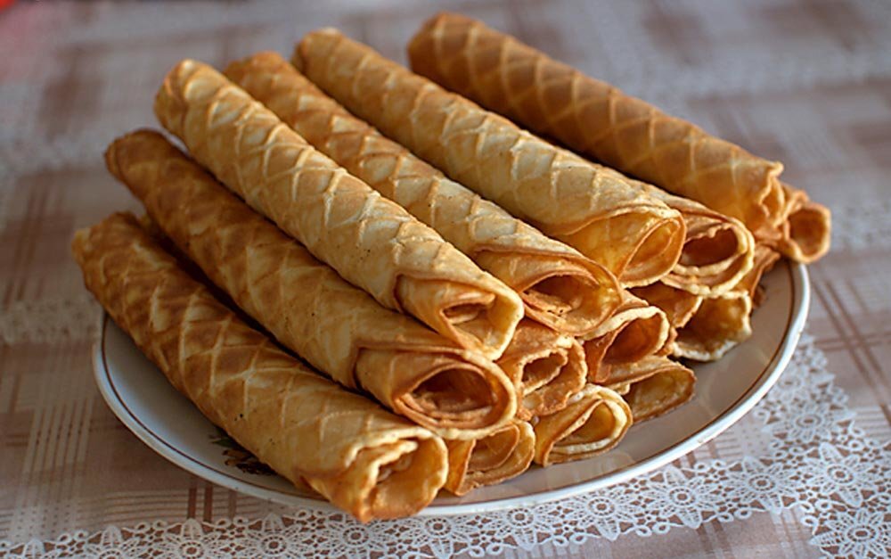 Вафельные трубочки на основе масла.Эти вафли получаются сладкими,хрустящими.