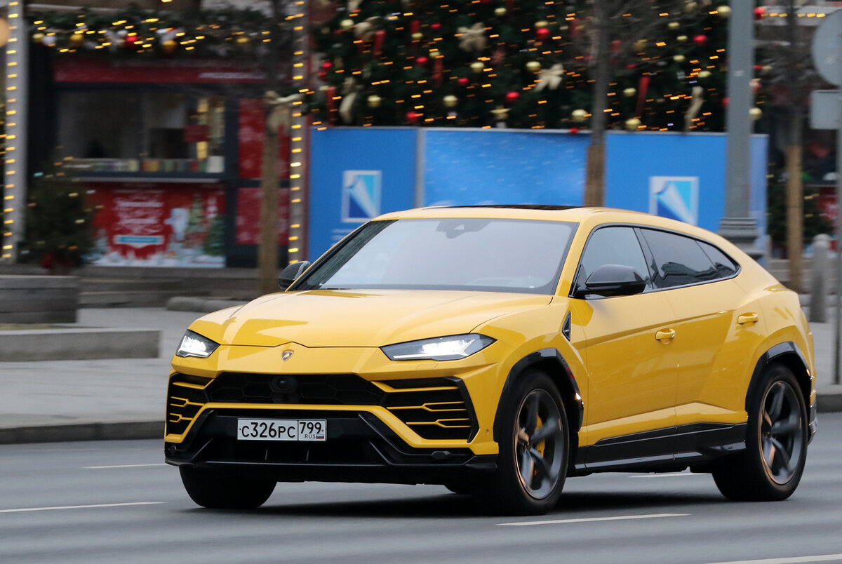 Lamborghini Urus и Rolls-Royce на дорогах Москвы | ФотоОхота на автомобили  | Дзен