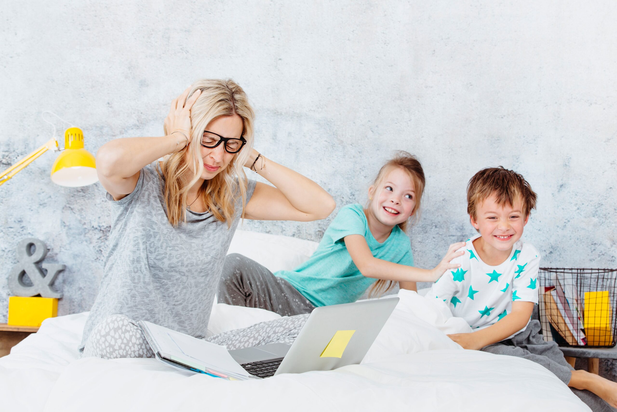 Волонтеры запускают марафон-перезагрузку для уставших мам, чтобы помочь им справиться с выгоранием Быть мамой для кого-то сейчас непросто - когда вся семья долгое время находится в одной квартире, и нет возможности сменить обстановку. Преодолеть кризис помогут психологи благотворительного фонда "Быть мамой".