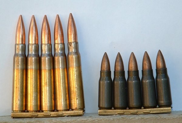 Винтовочные патроны 7,92×57 и промежуточные патроны 7,92×33 фирмы Polte (на фото справа) в обоймах