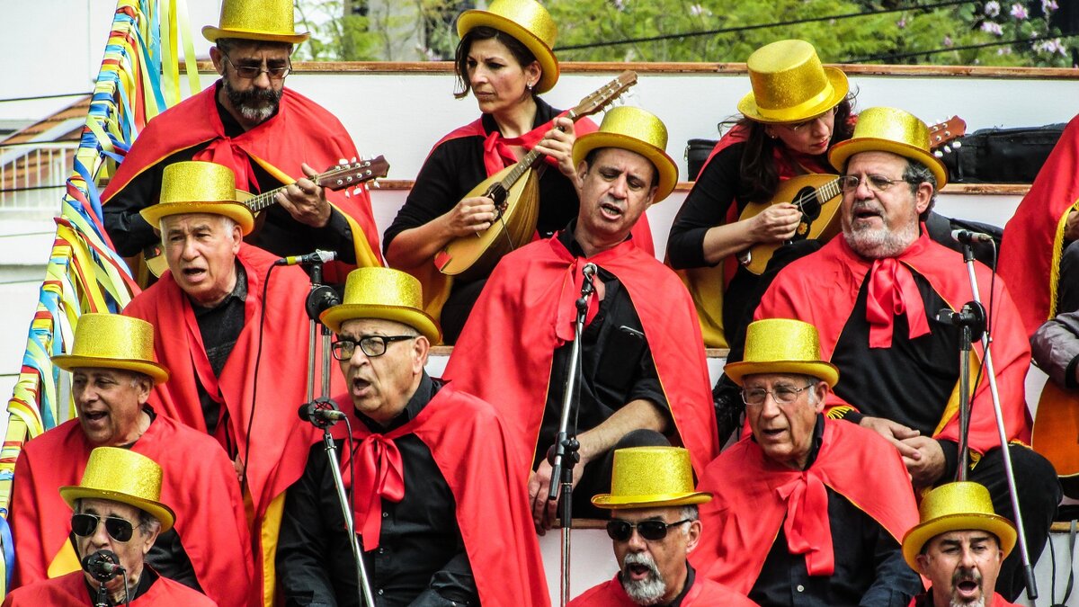 https://pixabay.com/photos/cyprus-limassol-carnival-singers-1256099/