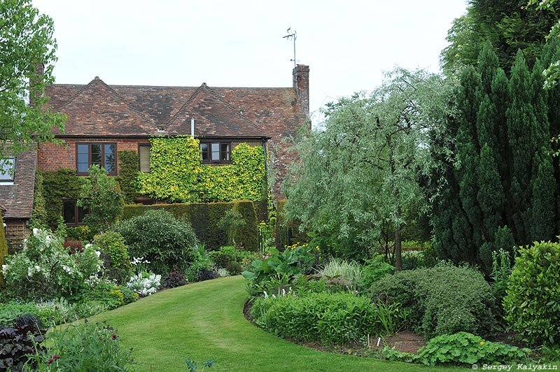 Фотографии можно листать