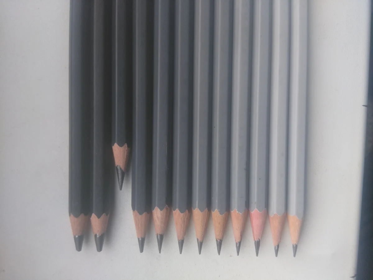 Угадайте, каким карандашом я больше рисую?