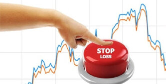 Рассмотрим ситуацию когда на структуре графике четко отображается паттерн и на фоне этого возникает твердая уверенность в том что стоимость начнет снижаться, но при этом тратить огромное количество времени на то чтобы хорошо подумать на предмет того какой именно показатель правильнее всего использовать как стоп–лосс. Когда хочется установить его как можно дальше, то при этом существует риск нарушить соотношение между показателями рискованности и показателем доходности. Как раз эти действия можно отнести к категории ошибочных и  чаще всего они свойственны начинающим трейдерам с маленьким опытом работы. Новички сильно долго раздумывают над этой ситуацией до момента, пока они не будут уверенны в том, что им удастся достигнуть существенной прибыли.