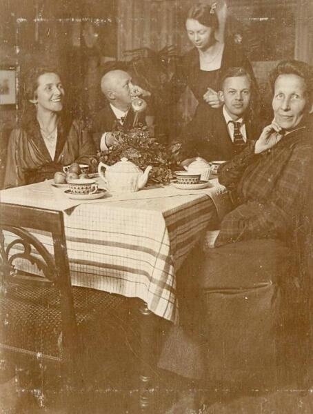 Групповой портрет, 1919 год