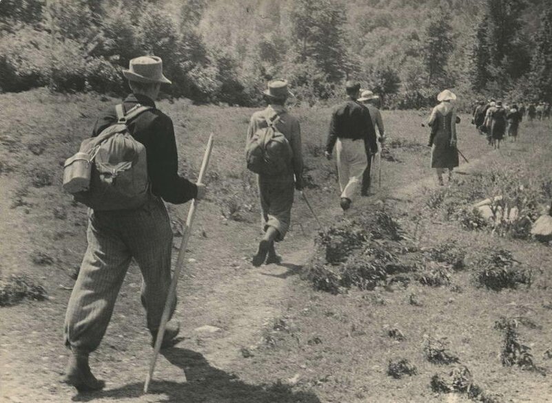 Туристы на Военно-Сухумской дороге
Михаил Грачев, 1938 год, Кавказ, МАММ/МДФ.
