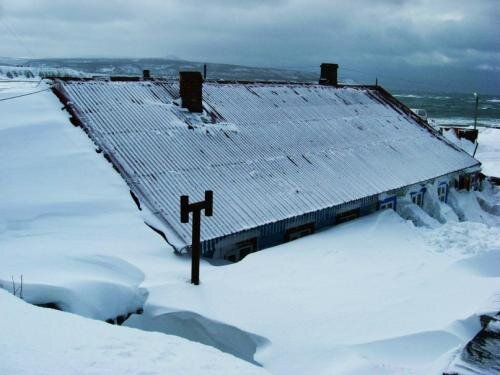 Такие сугробы на Курилах