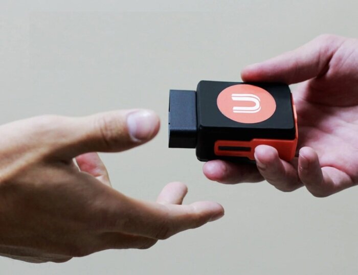 CarDroid и состояние автомобиля проверит, и об угоне предупредит, и «черным ящиком» выступит.