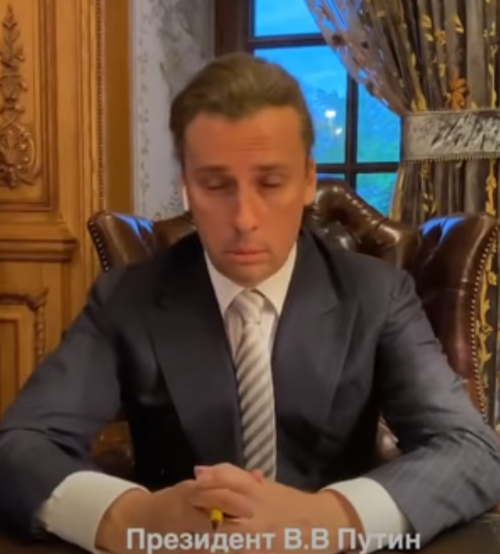 Скриншот видео с пародией Максима Галкина на Путина и Собянина - с ютуб-канала КОМУ В РОССИИ ЖИТЬ ХОРОШО