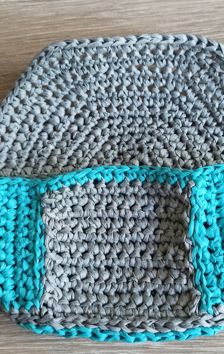 Квадрат серого цвета по центру