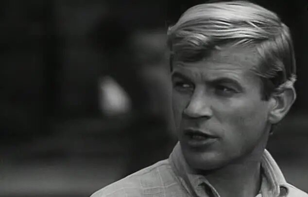 Геннадий Корольков в роли сотрудника КГБ Бориса Вараксина.