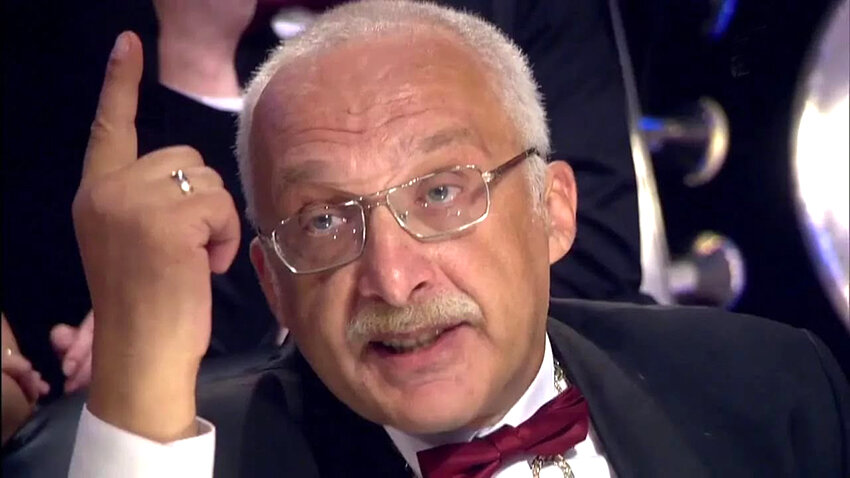 https://www.mperspektiva.ru/topics/podkup-znatoka-za-chto-druz-khotel-zaplatit-glavredu-kto-khochet-stat-millionerom-/
