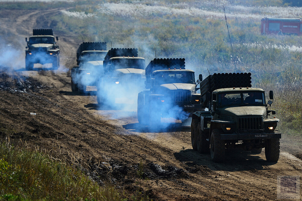 Так лихо и грозно выглядит колона в движении.