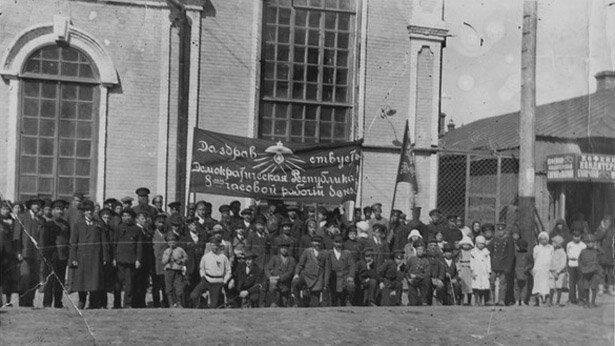 Коллектив Уфимской городской электростанции. 1 мая 1917 г. posredi.ru
