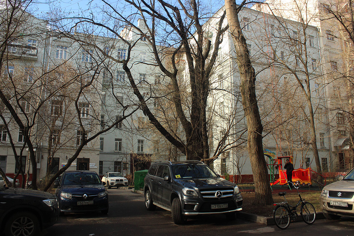 Малая москва. Малая Бронная 16. Москва, малая Бронная улица, 16. Бронная улица 16 с. Малая Бронная улица, 12стр4 Москва.