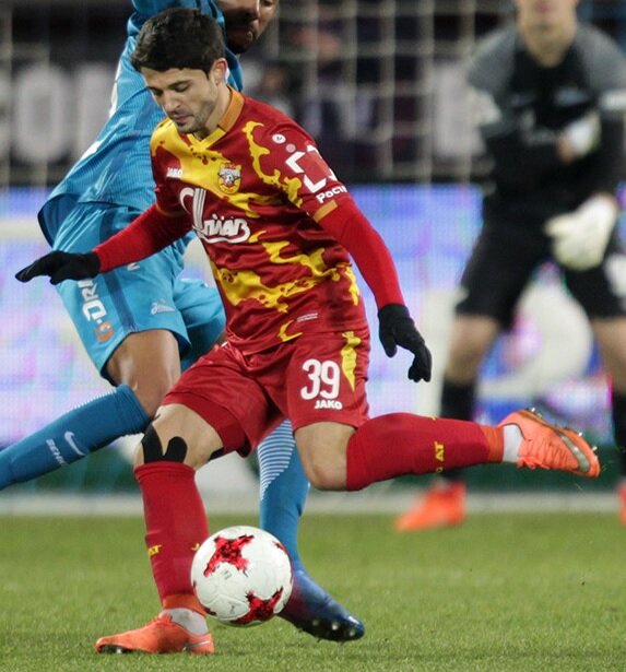 Igor Gorbatenko with FC Arsenal Tula in a game against FC Zenit Saint Petersburg. Автор: Кирилл Венедиктов / Wikimedia (CC BY-SA 3.0)