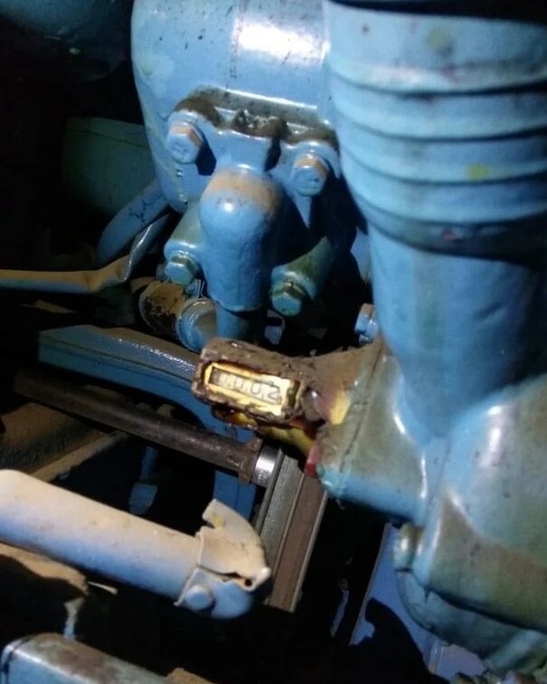 Счётчик моточасов показывает 2 м.ч 