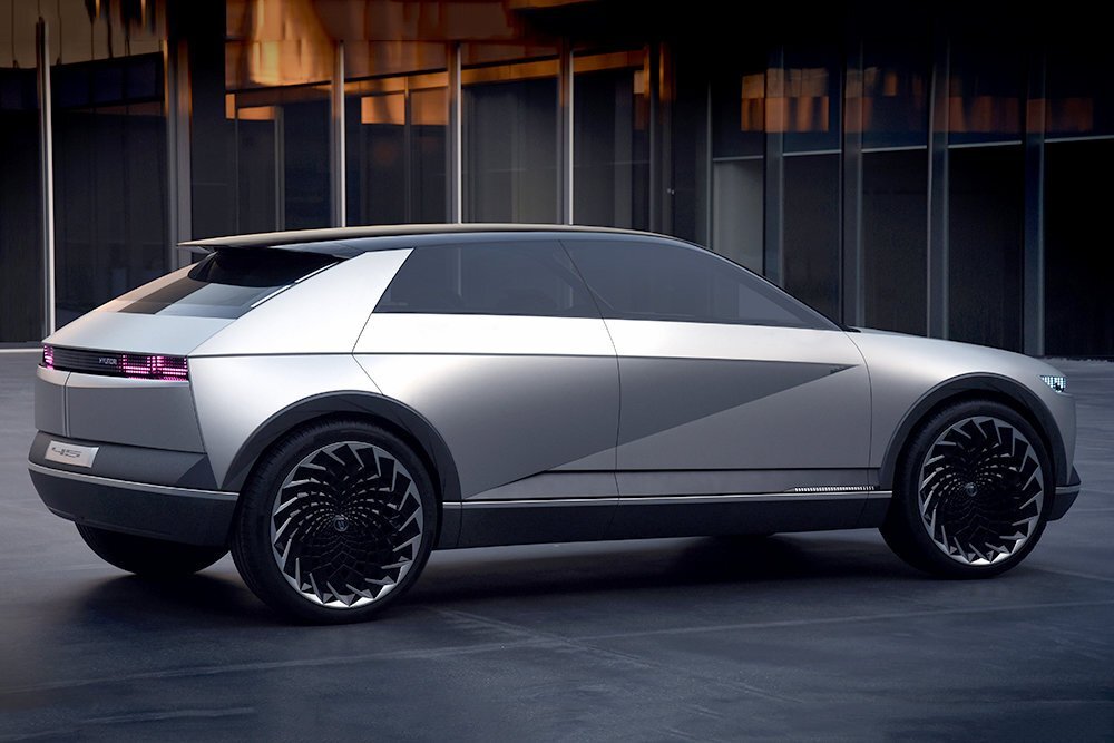 Фото взято : https://rg.ru/2020/11/04/hyundai-ioniq-5-poluchit-innovacionnuiu-batareiu-kruche-chem-u-tesla.html