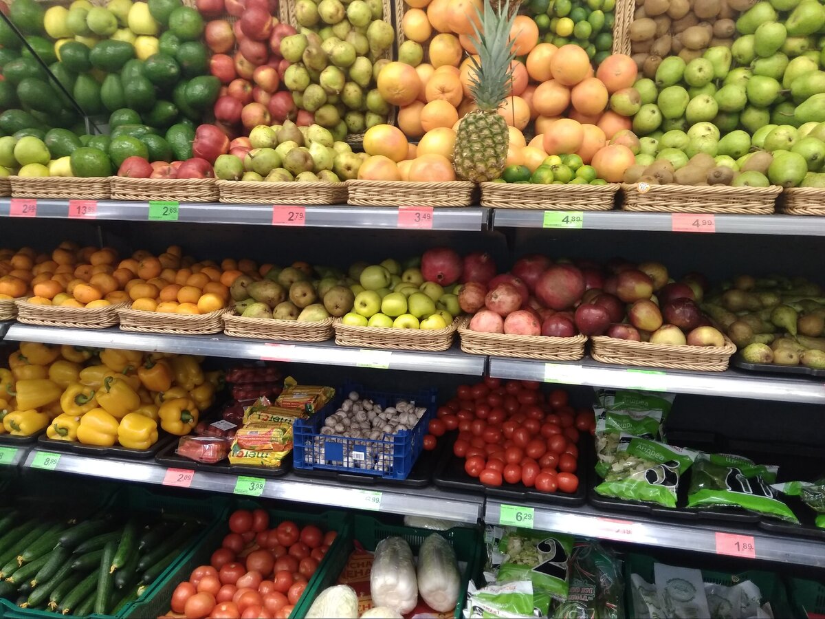 витрина в магазине ЕВРООПТ