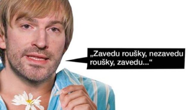 Текст: "Маски будут, Масок не будет, Маски будут..." (на фото - тогдашний министр здравоохранения)